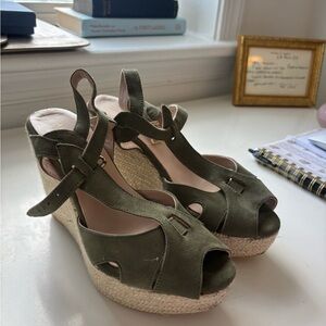 Tuckernuck Olive Wedge Sandals - never worn
